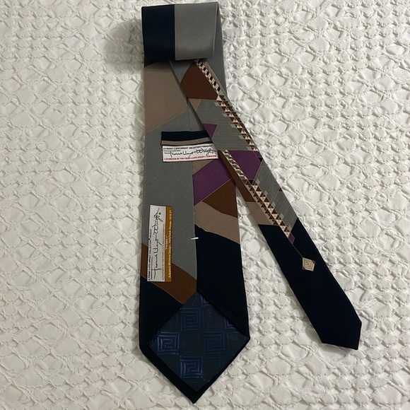 ‘Frank Llyod Wright’ 100% Silk ‘Made in Korea’ Tie - Picture 2 of 8